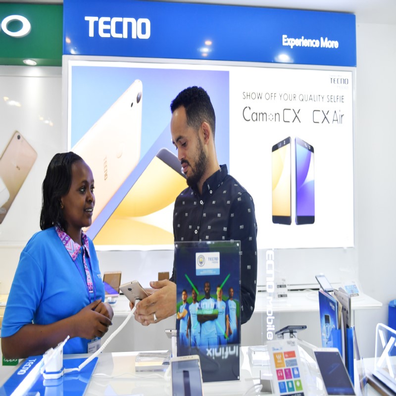 El fabricante de teléfonos chinos gana a los consumidores africanos con soluciones personalizadas